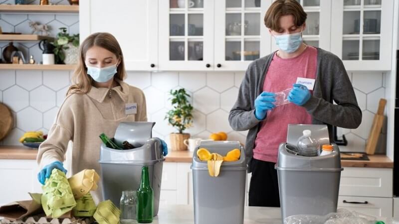 Biodegradable vs. Traditional Tall Kitchen Trash Bags: Pros and Cons